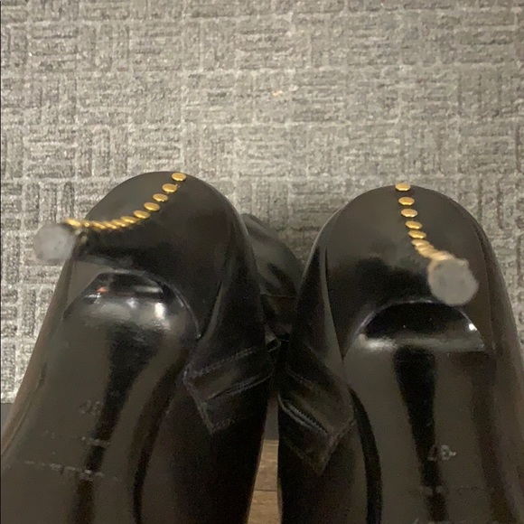 Burberry (Authentic) black leather boot with studs - Picture 12 of 12